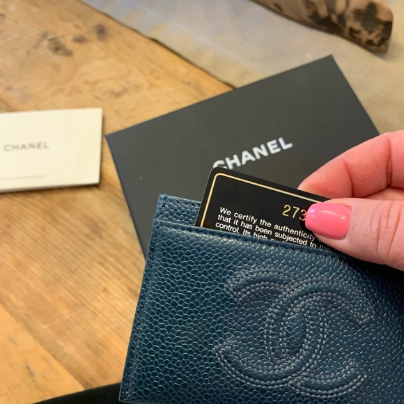 ****SOLD*****Authentic Chanel O card holder in turquoise - Picture 6 of 6